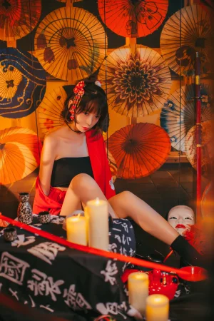 《红色羽衣》｜疯猫ss · 15张写真