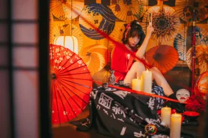 《红色羽衣》｜疯猫ss · 15张写真