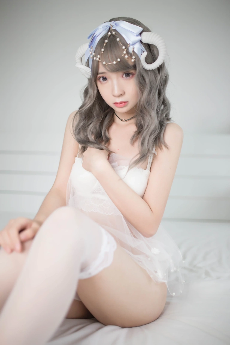 《白内衣》｜疯猫ss · 18张写真