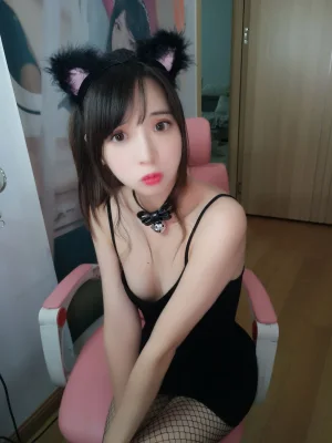 《直播自拍》｜疯猫ss · 40张写真