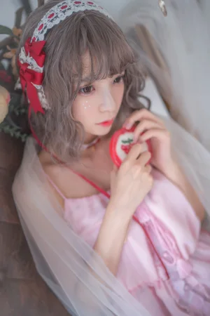 《粉红粉红》｜疯猫ss · 17张写真