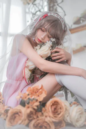 《粉红粉红》｜疯猫ss · 17张写真