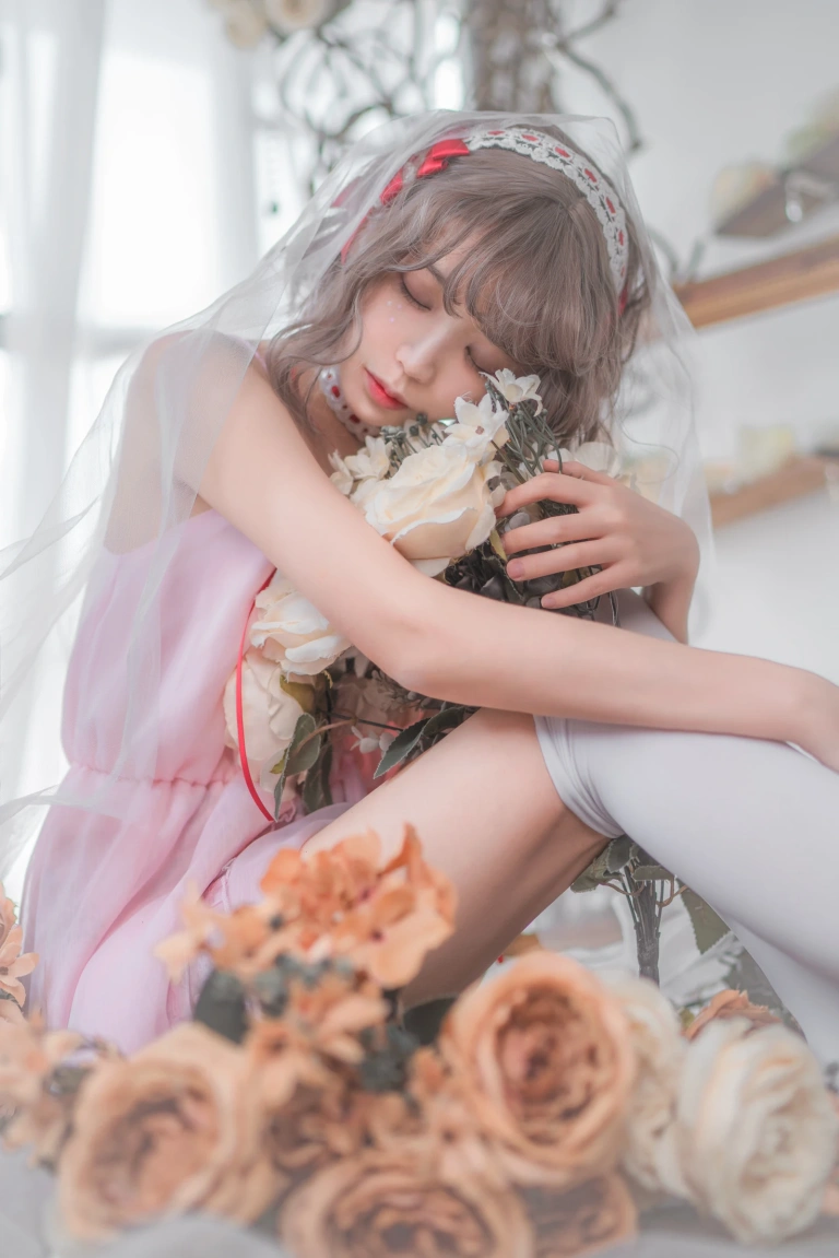 《粉红粉红》｜疯猫ss · 17张写真
