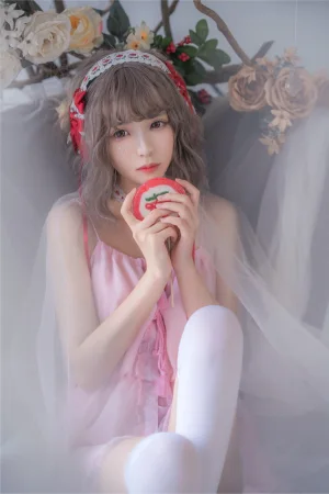 《粉红粉红》｜疯猫ss · 17张写真