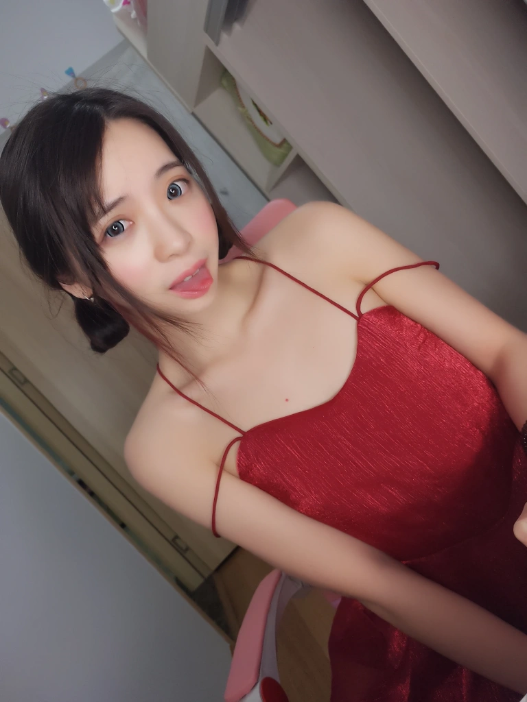 《红裙》｜疯猫ss · 15张写真