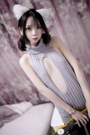 《露背毛衣》｜疯猫ss · 16张写真