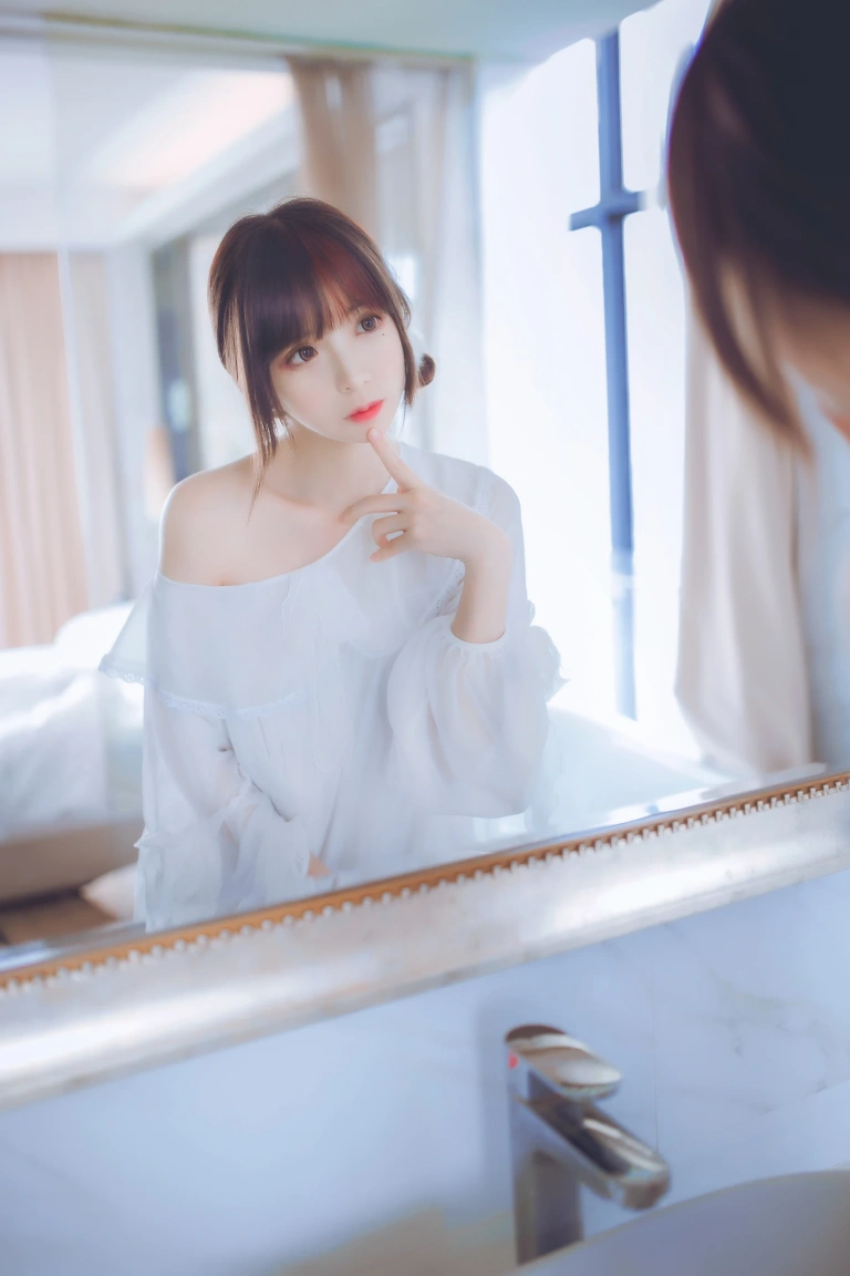 《白色睡衣》｜疯猫ss · 24张写真