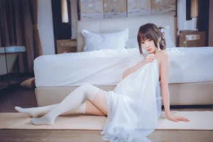 《白色睡衣》｜疯猫ss · 24张写真