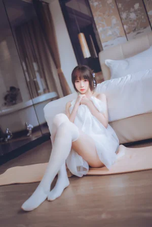 《白色睡衣》｜疯猫ss · 24张写真