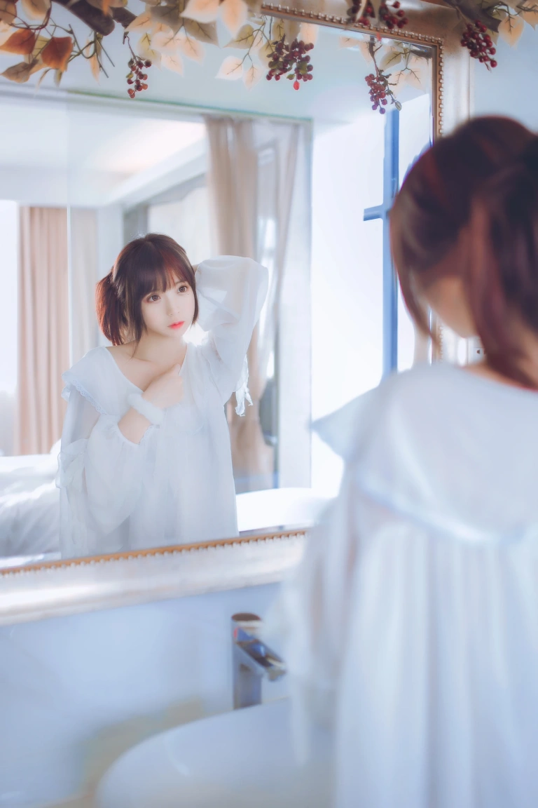 《白色睡衣》｜疯猫ss · 24张写真