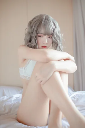 《思绪本 内衣》｜疯猫ss · 27张写真