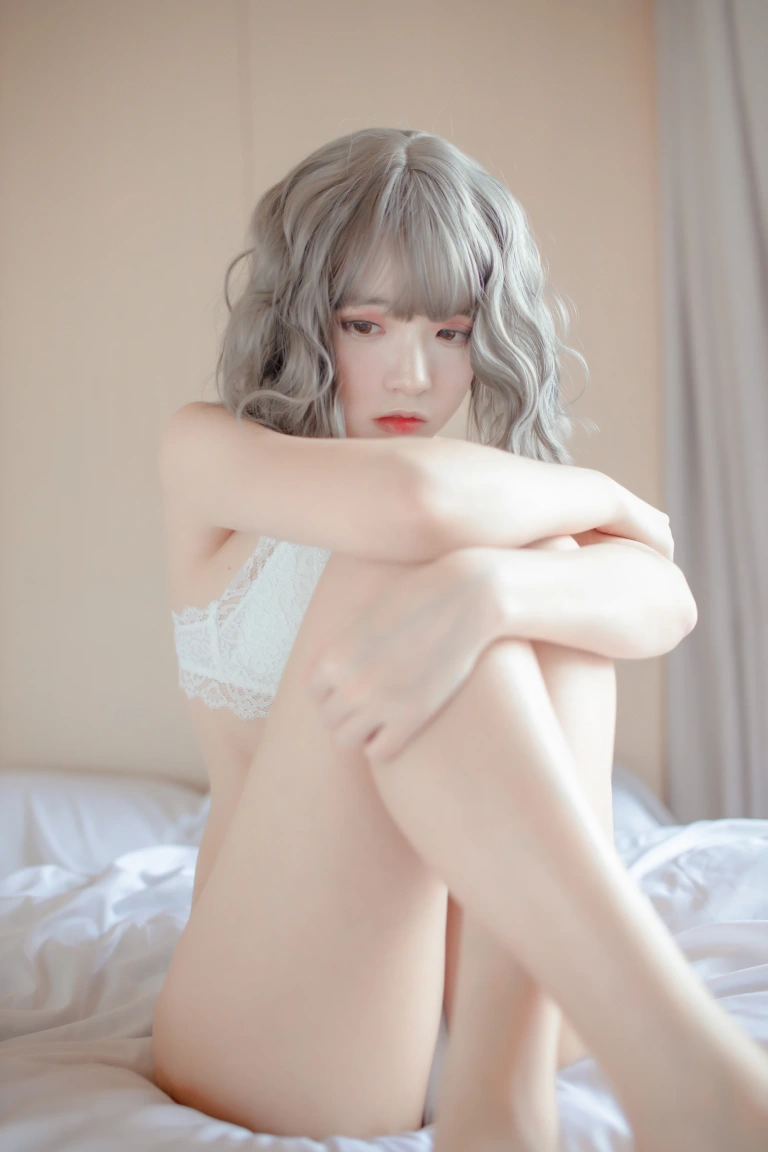 《思绪本 内衣》｜疯猫ss · 27张写真
