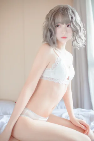 《思绪本 内衣》｜疯猫ss · 27张写真