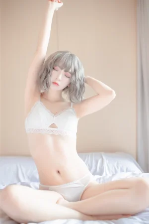 《思绪本 内衣》｜疯猫ss · 27张写真