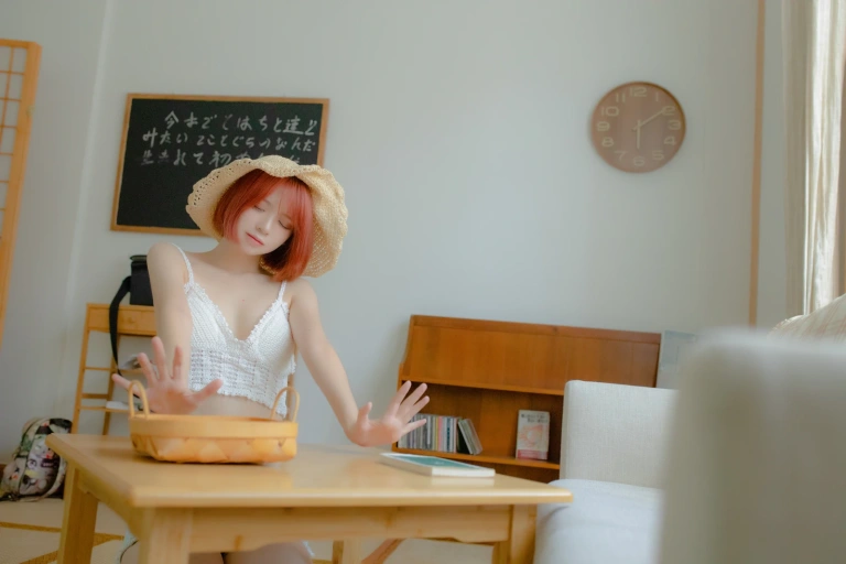 《草帽女孩 茶茶可爱风》｜疯猫ss · 30张写真