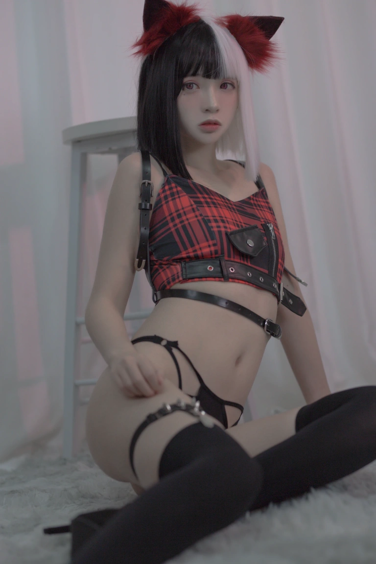 《红黑耳》｜疯猫ss · 40张写真