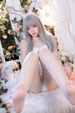 《珍藏版3 纯白绒绒兔》｜疯猫ss · 40张写真、2 个视频