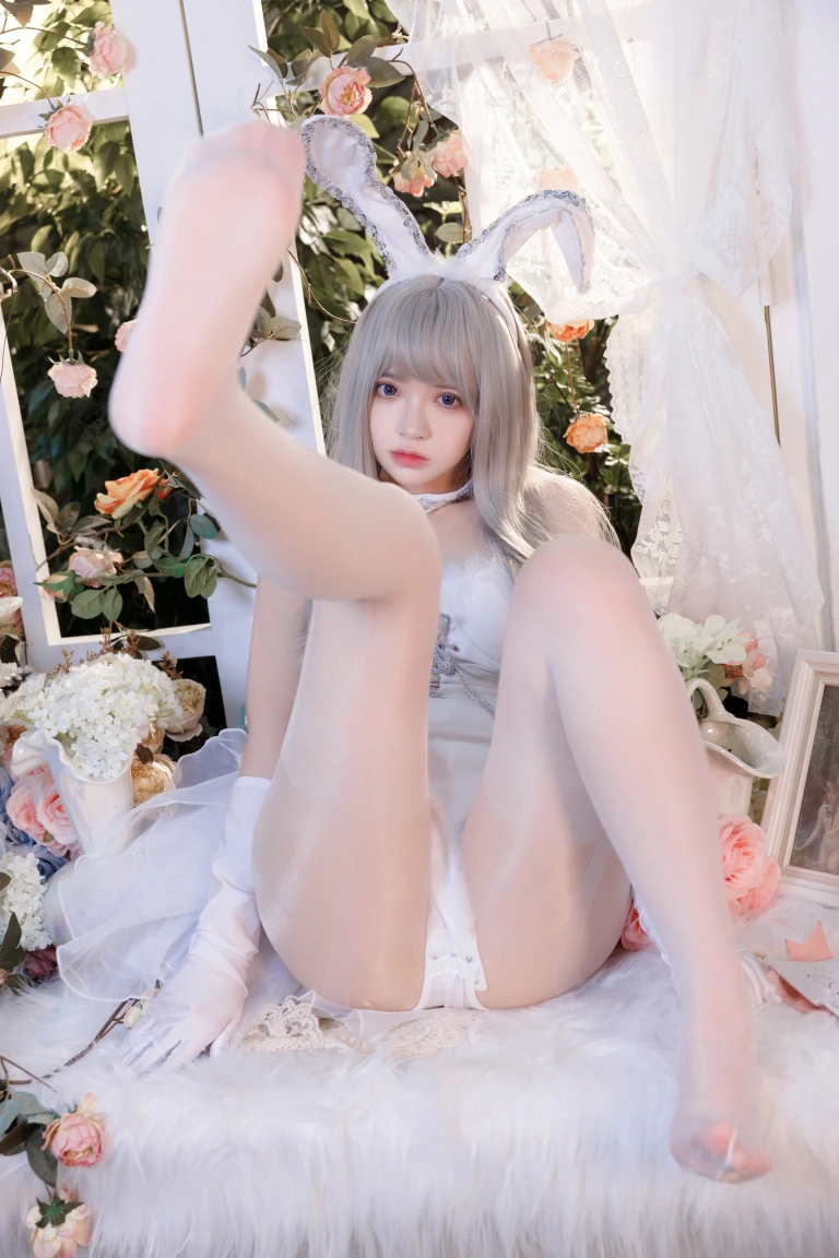 《珍藏版3 纯白绒绒兔》｜疯猫ss · 40张写真、2 个视频