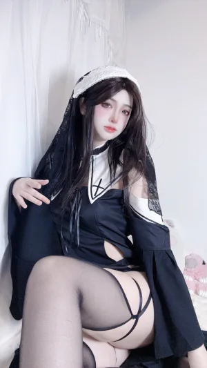 《修女自拍》｜疯猫ss · 21张写真