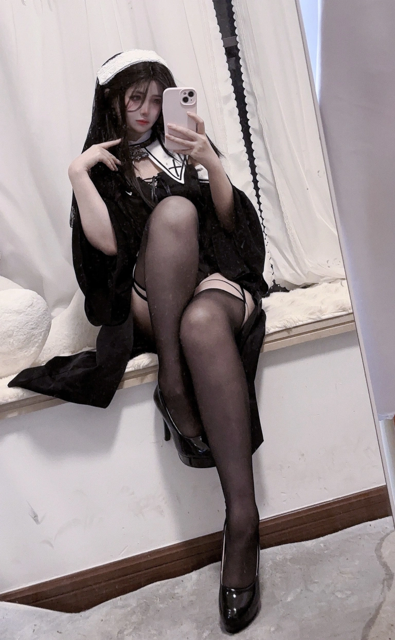 《修女自拍》｜疯猫ss · 21张写真