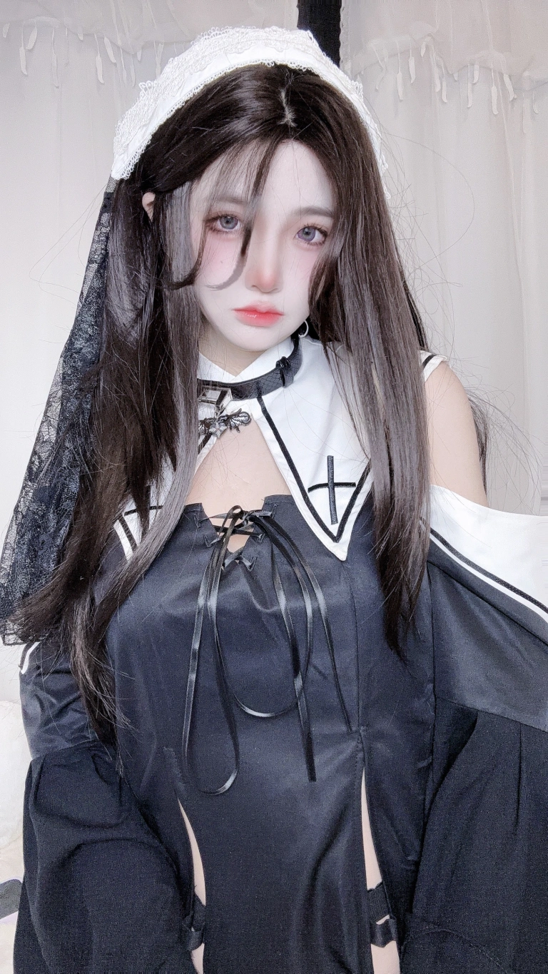 《修女自拍》｜疯猫ss · 21张写真
