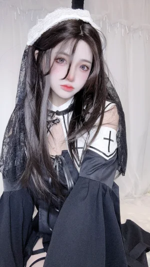 《修女自拍》｜疯猫ss · 21张写真