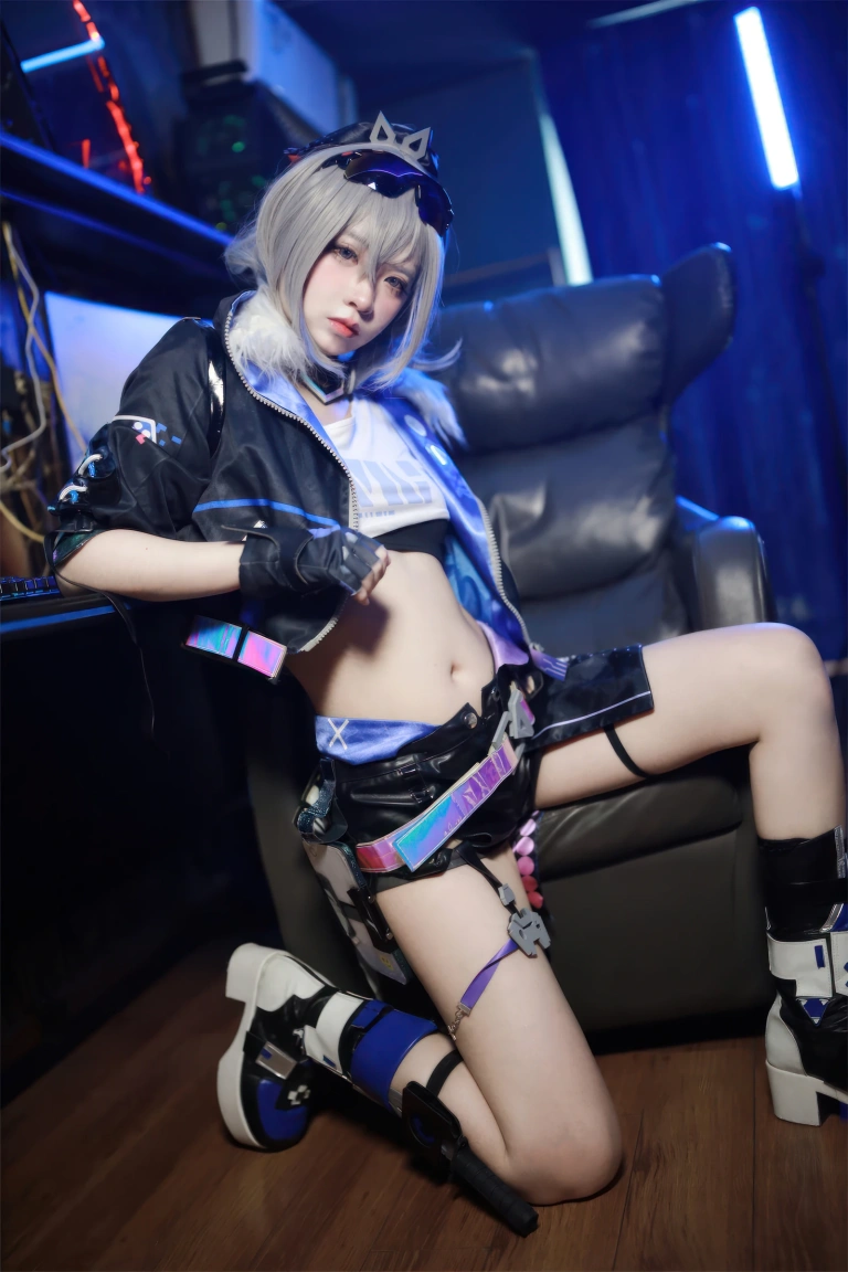 《少女衣橱 银狼》｜疯猫ss · 37张写真