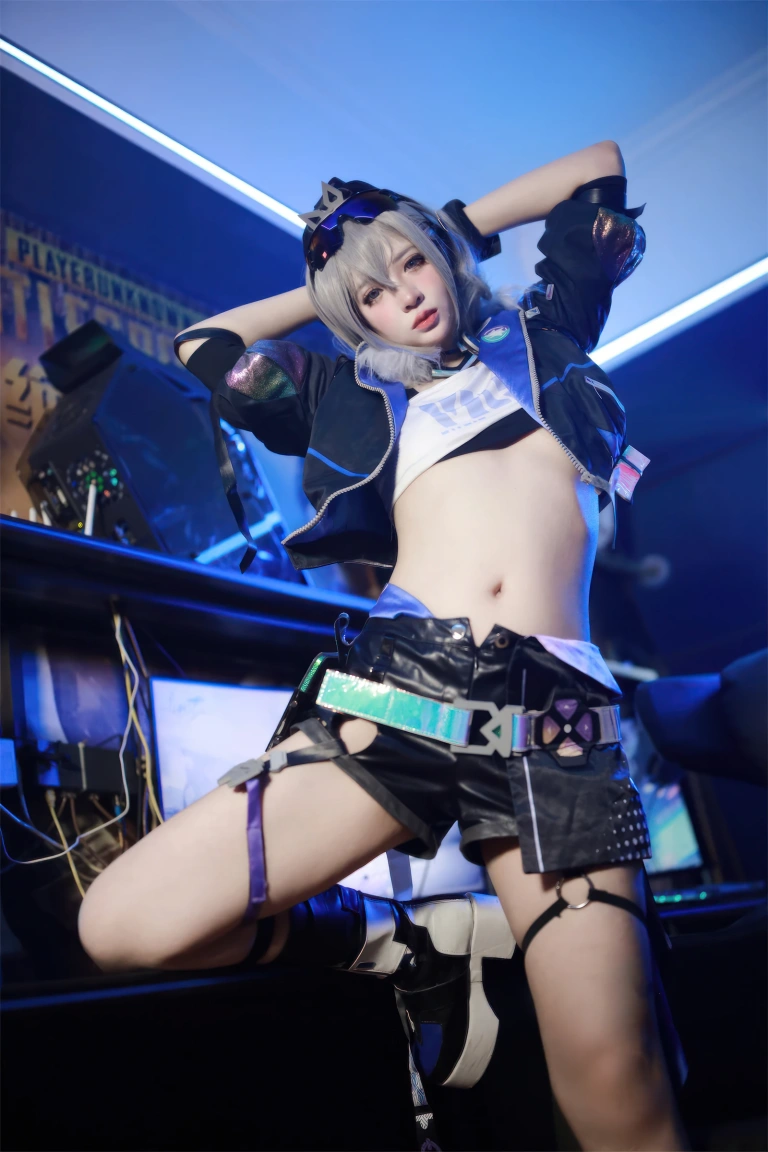 《少女衣橱 银狼》｜疯猫ss · 37张写真