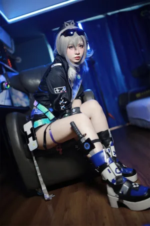《少女衣橱 银狼》｜疯猫ss · 37张写真