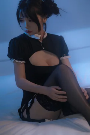 《黑色护士》｜疯猫ss · 40张写真