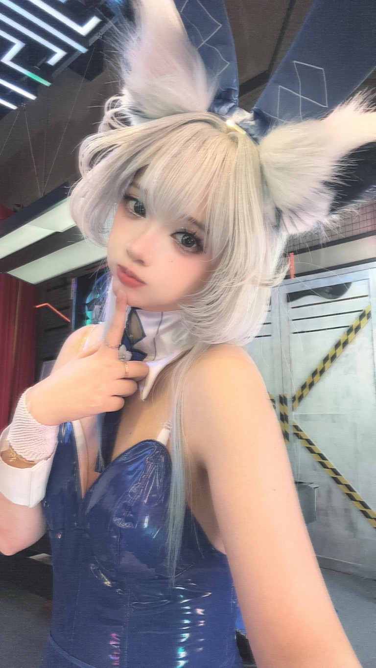《2025年11月会员》｜疯猫ss · 62张写真、3 个视频