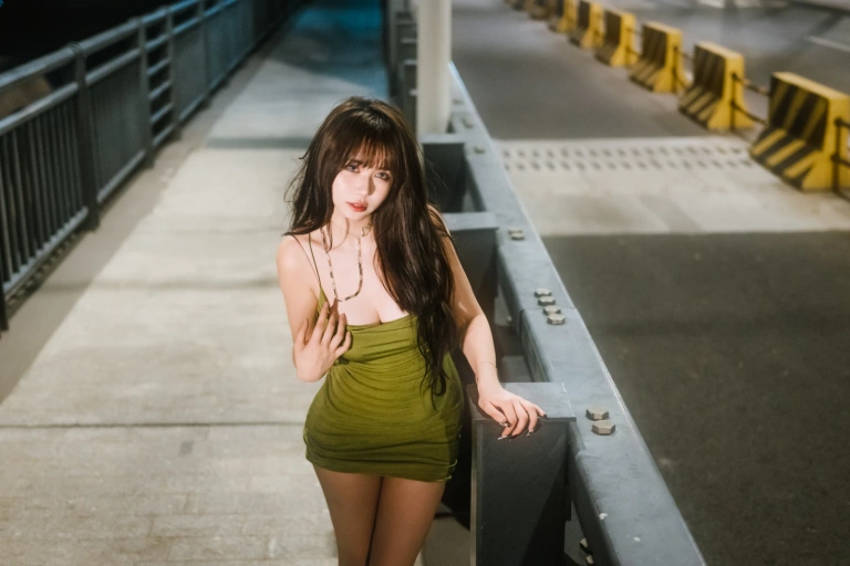 《绿色连衣裙》｜Tina很妖孽呀 · 35张写真