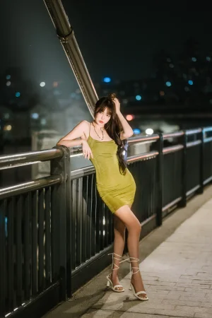《绿色连衣裙》｜Tina很妖孽呀 · 35张写真