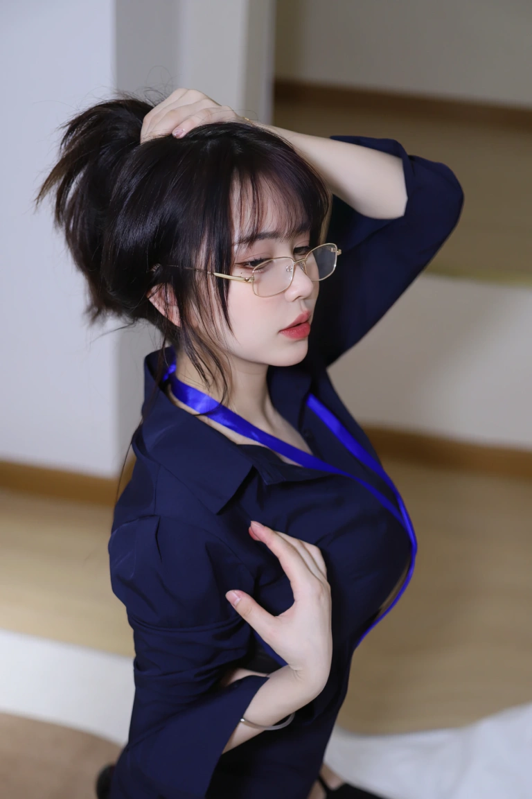 《职业装秘书》｜Tina很妖孽呀 · 46张写真