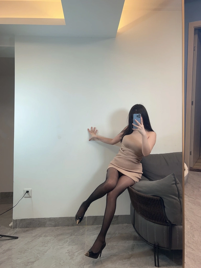 《黑丝足控》｜Tina很妖孽呀 · 26张写真、2 个视频