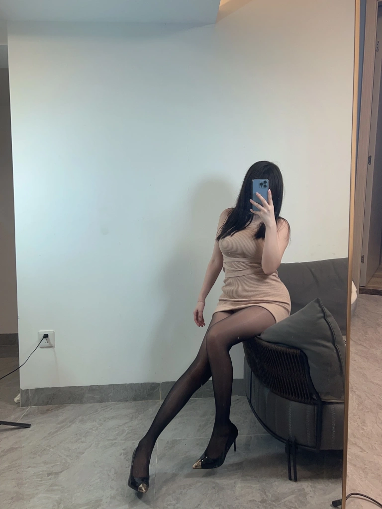 《黑丝足控》｜Tina很妖孽呀 · 26张写真、2 个视频