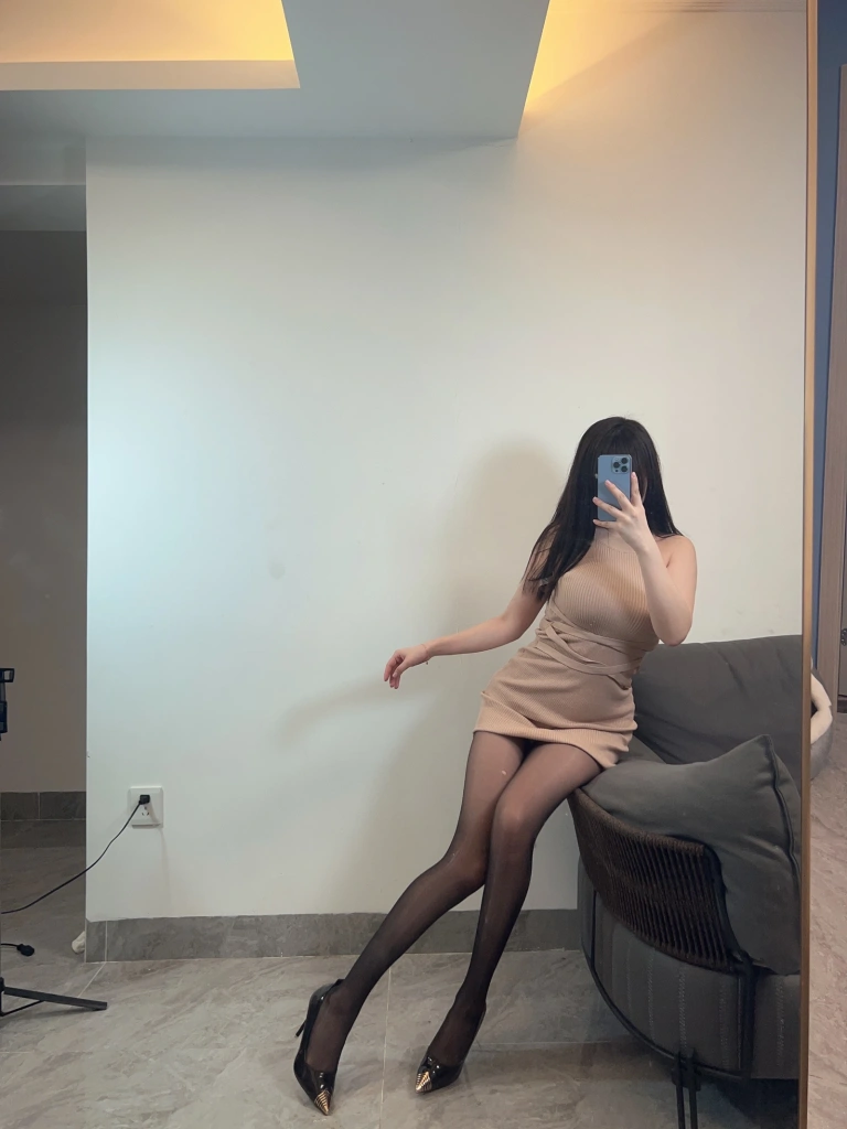 《黑丝足控》｜Tina很妖孽呀 · 26张写真、2 个视频