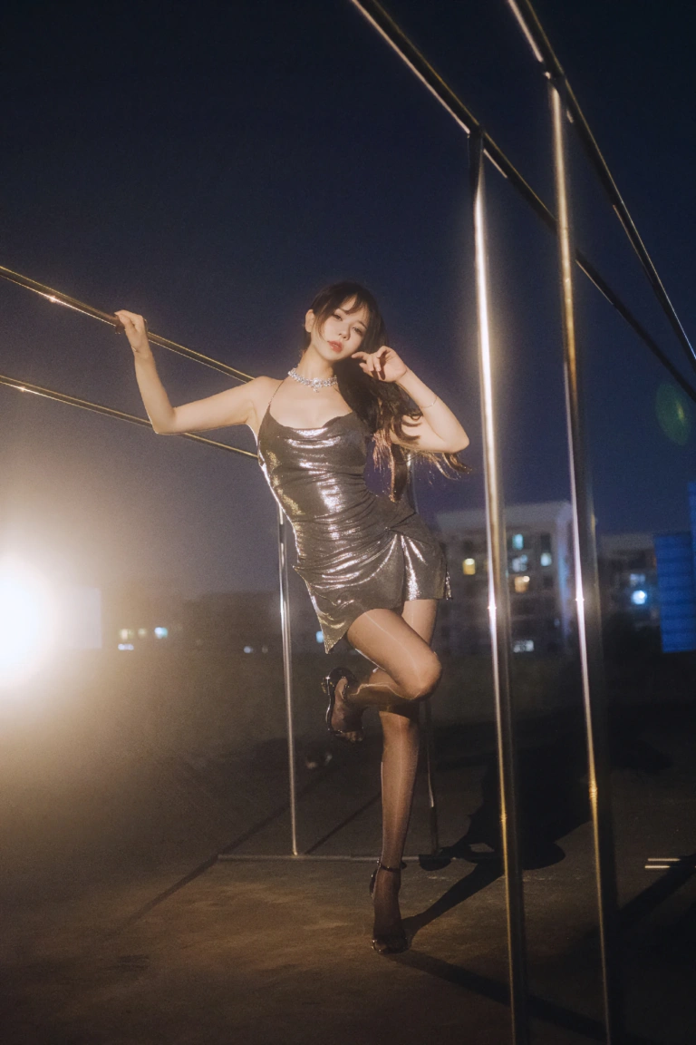 《夜色连衣裙》｜Tina很妖孽呀 · 37张写真