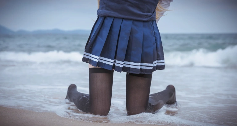 《小短裙》｜封疆疆v · 10张写真