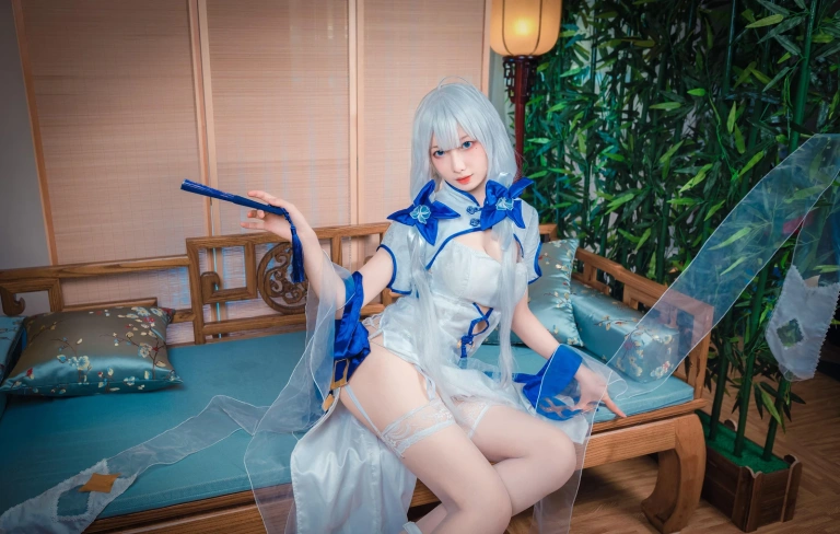 《碧蓝航线 光辉cos》｜封疆疆v · 15张写真