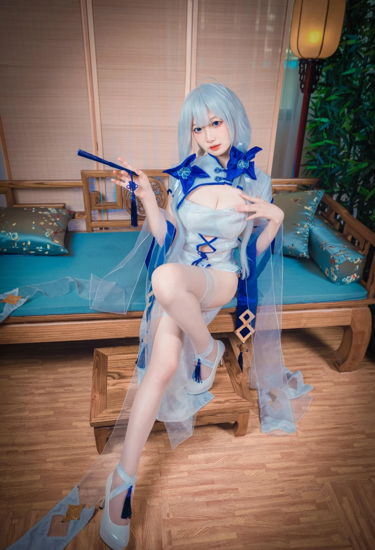 《碧蓝航线 光辉cos》｜封疆疆v · 15张写真