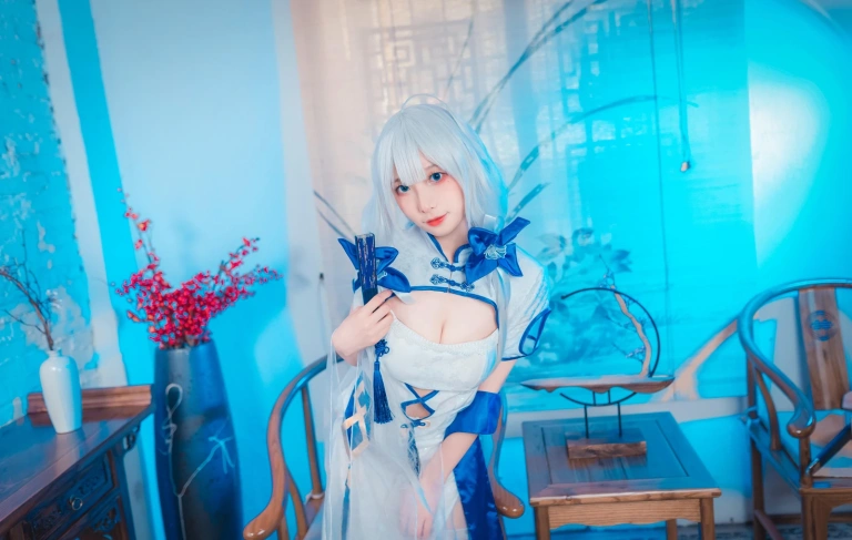《碧蓝航线 光辉cos》｜封疆疆v · 15张写真