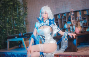 《碧蓝航线 光辉cos》｜封疆疆v · 15张写真