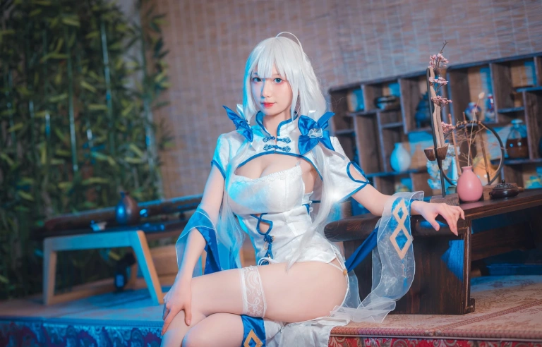 《碧蓝航线 光辉cos》｜封疆疆v · 15张写真