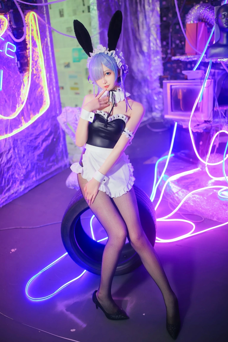 《蕾姆兔女郎》｜封疆疆v · 18张写真