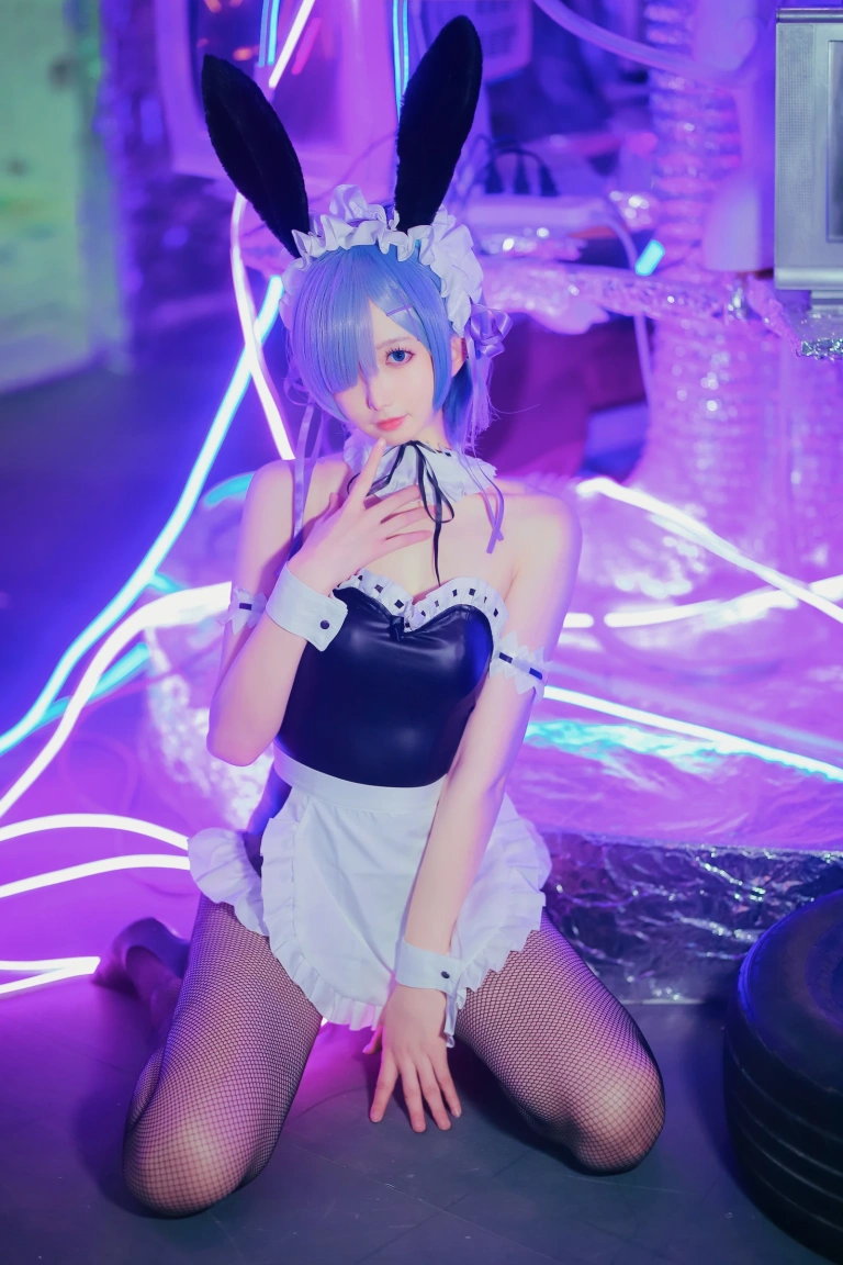 《蕾姆兔女郎》｜封疆疆v · 18张写真