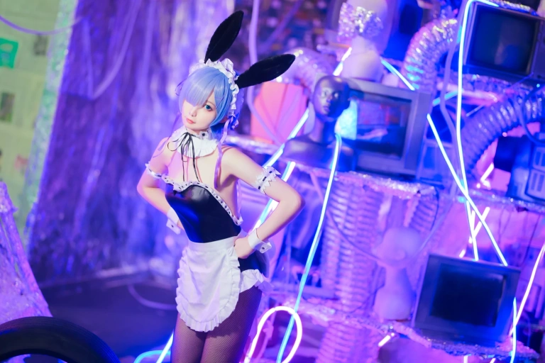 《蕾姆兔女郎》｜封疆疆v · 18张写真
