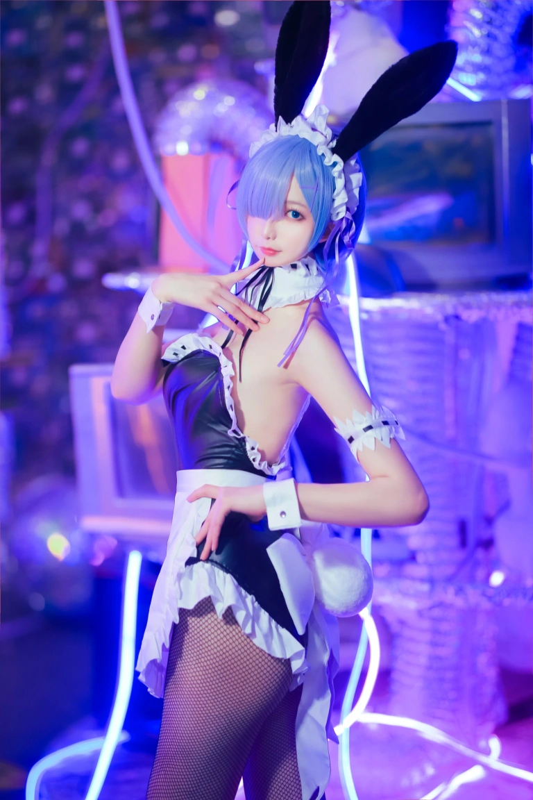 《蕾姆兔女郎》｜封疆疆v · 18张写真