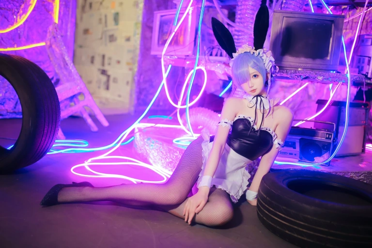 《蕾姆兔女郎》｜封疆疆v · 18张写真