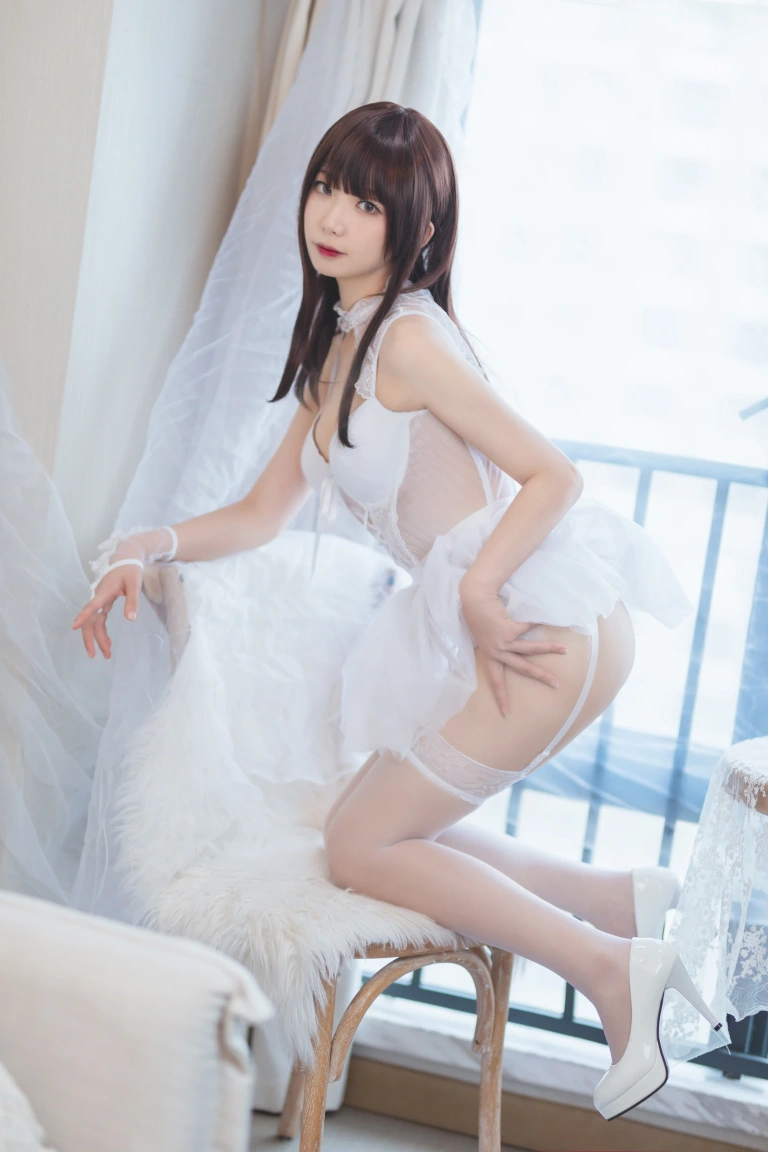 《纯白》｜封疆疆v · 40张写真
